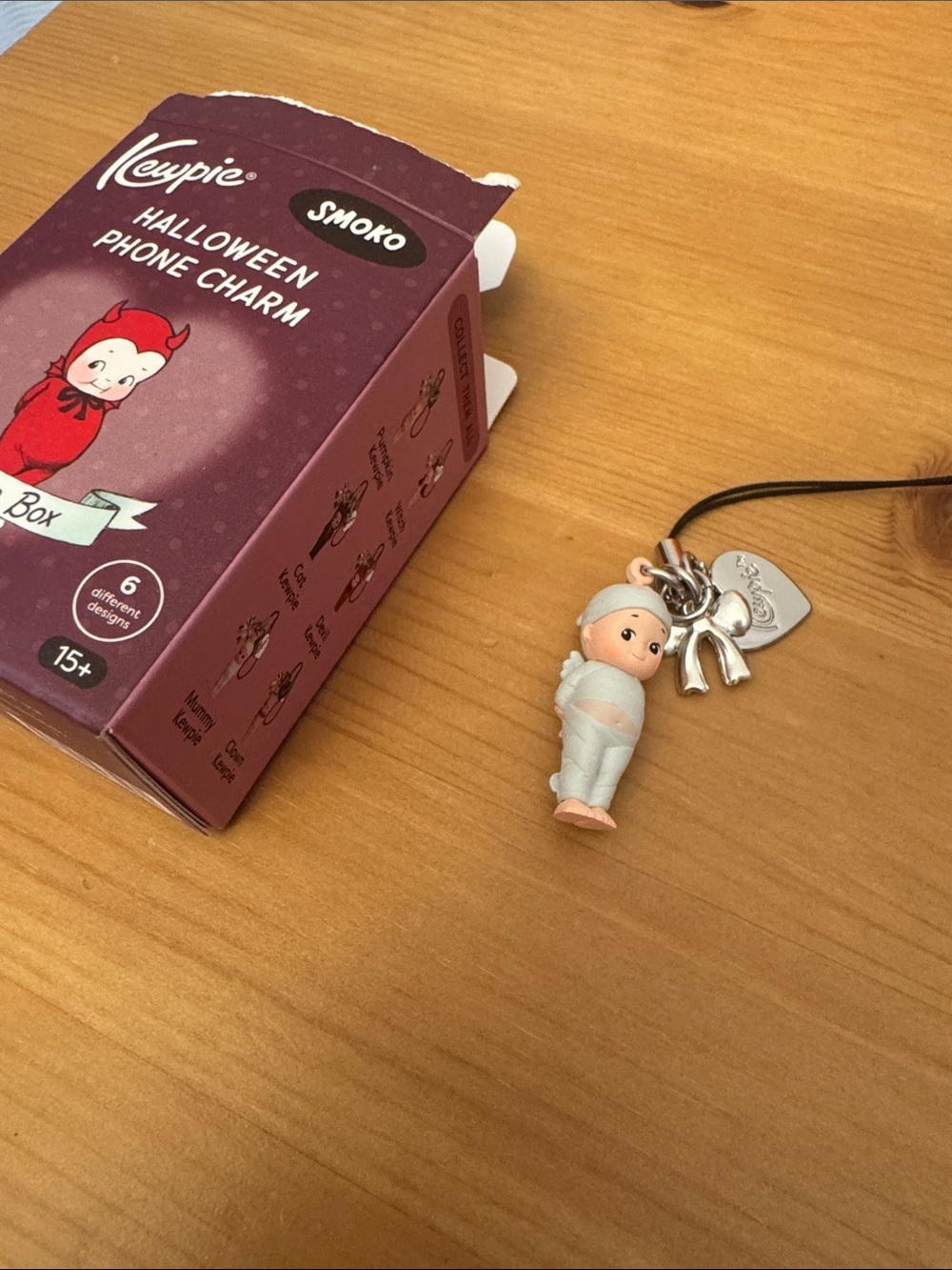 Mummy Kewpie - Smoko Kewpie Halloween Phone Charm Blind Box - Picture 2 of 2